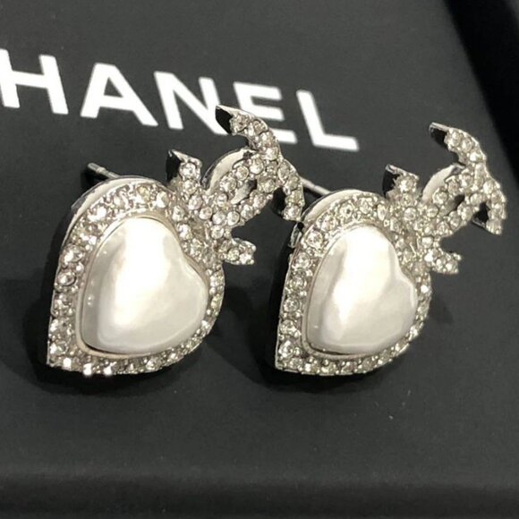 CHANEL CC Logos Rhinestone Pearl Heart Stud Earrings Silver Tone B23B Auth w/Box - Picture 5 of 10